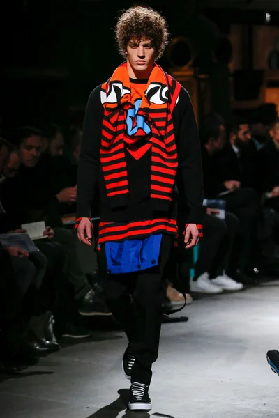 Look 17